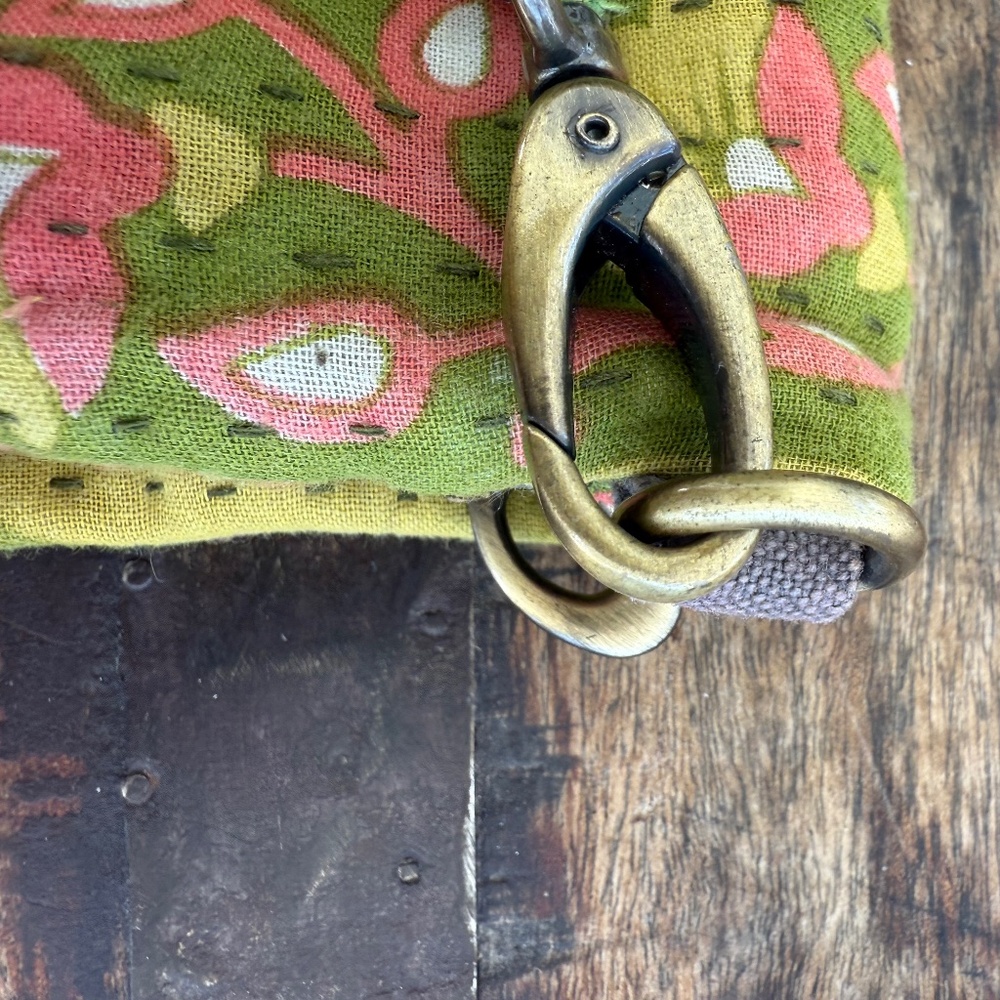 Sari Bari unique,green crossbody. - Picture 8 of 12
